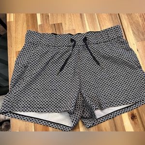 Lululemon On the Fly shorts